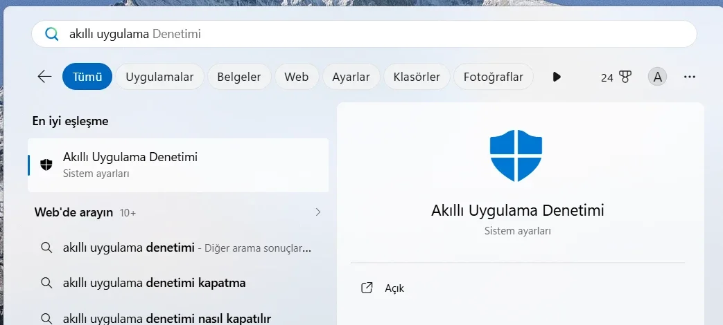 Windows araması. Arama kutusuna akıllı uygulama yazılmış; en iyi eşleşmede Akıllı Uygulama Denetimi ve sağda Açık seçeneği numaralarla işaretlenmiş.
